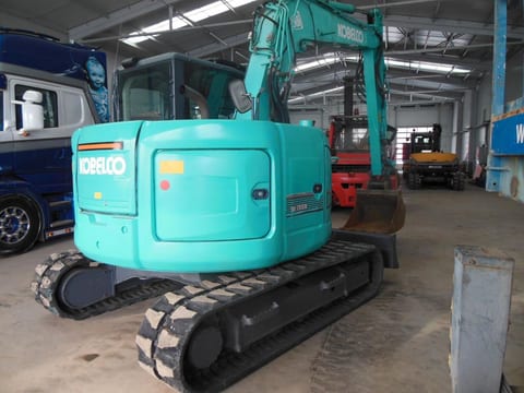 2014 Kobelco SK75SR-3E crawler excavator, rear three-quarter view 2014 Kobelco SK75SR-3E crawler excavator, rear three-quarter view