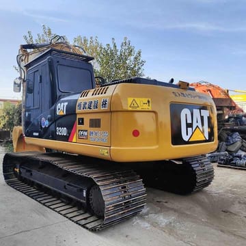 Гусеничный экскаватор Caterpillar 320D 2020 года, вид сзади три четверти Гусеничный экскаватор Caterpillar 320D 2020 года, вид сзади три четверти