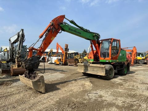 2006 New Holland MH-PLUS wheel excavator, front three-quarter view 2006 New Holland MH-PLUS wheel excavator, front three-quarter view