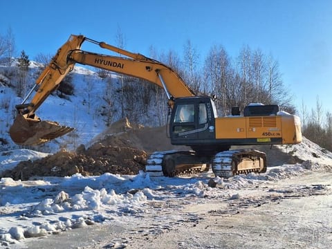2008 Hyundai R450LC-7A crawler excavator side view 2008 Hyundai R450LC-7A crawler excavator side view