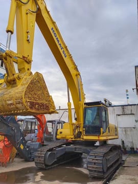 2019 Komatsu PC450-8 crawler excavator, front three-quarter view 2019 Komatsu PC450-8 crawler excavator, front three-quarter view