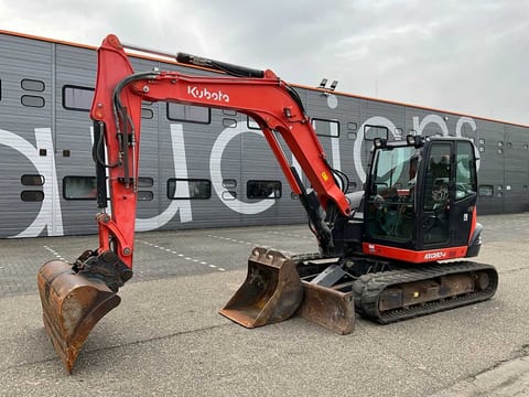 2015 Kubota KX080-4 mini excavator, side view 2015 Kubota KX080-4 mini excavator, side view