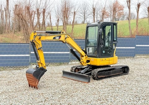 2012 Caterpillar 303.5ECR crawler excavator side view 2012 Caterpillar 303.5ECR crawler excavator side view
