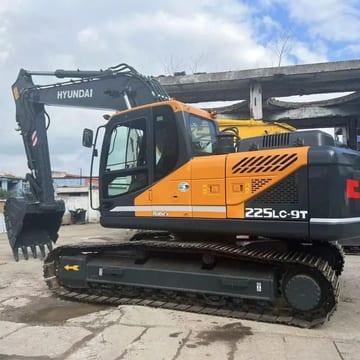 Hyundai 225LC-9T crawler excavator, side view Hyundai 225LC-9T crawler excavator, side view