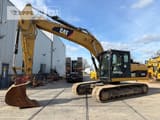 2011 Caterpillar 323DL crawler excavator side view
