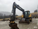 2007 Volvo EW140C wheel excavator, front three-quarter view