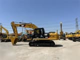 Escavadora de rastos Caterpillar 320D de 2024, vista lateral de perfil