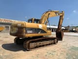 2016 Caterpillar 320CL crawler excavator, rear three-quarter view