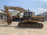 Escavatore cingolato Caterpillar 320BL del 2015, vista laterale