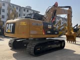 Caterpillar 320D2 L rupsgraafmachine 2023, achteraanzicht driekwart