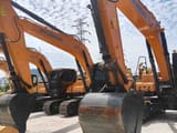 2019 Hyundai 220-9 crawler excavator, front three-quarter view