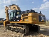 Гусеничный экскаватор 2024 Caterpillar 336D2, вид сзади под углом
