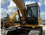 2023 Caterpillar 320D2 rupsgraafmachine, vooraanzicht driekwart
