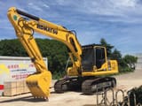 2022 Komatsu PC200-8 гусеничний екскаватор, передній тричвертний вигляд