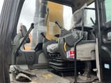 Excavator Caterpillar 320D 2016, vedere interior cabină