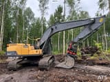 2011 Volvo EC250DL crawler excavator side view