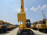 Escavatore cingolato Komatsu PC200-8 del 2023, vista frontale