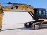2016 Caterpillar 352F crawler excavator side view