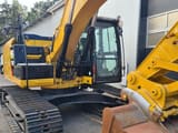 2016 Caterpillar 320E crawler excavator, side view