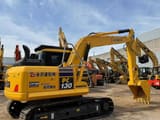 Pelle sur chenilles Komatsu PC130 2018, vue arrière trois-quarts
