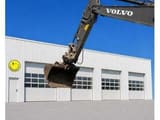 2021 Volvo EC220EL crawler excavator boom and bucket view