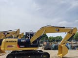 Escavatore cingolato Caterpillar 320D2 del 2016, vista laterale