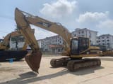 Escavatore cingolato Caterpillar 320B del 2015, vista laterale
