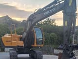 2000 Volvo EC140BLC crawler excavator, side profile view