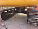 Vue du train de roulement d'une pelle sur chenilles Caterpillar 320D2 de 2024