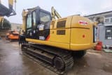 Escavatore cingolato Caterpillar 320D2 del 2020, vista posteriore tre quarti