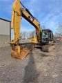 Koparka gąsienicowa 2022 Caterpillar 320D2, widok z przodu pod kątem