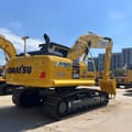 2022 Komatsu PC200-8 Raupenbagger, Ansicht von hinten dreiviertel