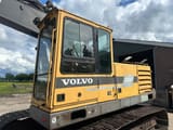 1996 Volvo EC200 crawler excavator cab and side view