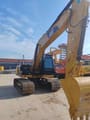 Excavadora de orugas Caterpillar 320D2 2023, vista frontal tres cuartos