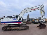 2013 Volvo EC220DL crawler excavator side view
