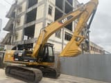 2015 Caterpillar 320D crawler excavator, side view