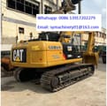 Escavatore cingolato Caterpillar 320D2L del 2025, vista posteriore tre quarti