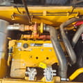 Vista del compartimiento del motor de una Caterpillar 320D 2024