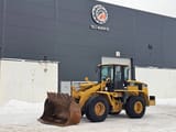 2003 Caterpillar 938G wheel loader, front three-quarter view