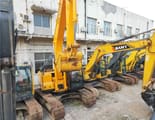 2021 Hyundai R225LC-7 crawler excavator, front three-quarter view