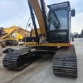 Pelle sur chenilles Caterpillar 320D de 2020, vue trois-quarts avant