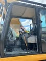 Інтер'єр кабіни гусеничного екскаватора 2025 Caterpillar 320D2