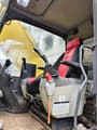Widok wnętrza kabiny koparki gąsienicowej Komatsu PC200-8 z 2018 r.