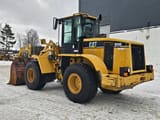 2003 Caterpillar 938G wheel loader, front three-quarter view