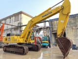 2020 Komatsu PC400 crawler excavator, side profile view