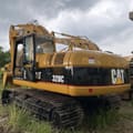 Caterpillar 320C paletli ekskavatör, arkadan üç çeyrek görünüm