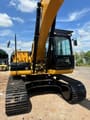 Гусеничний екскаватор 2025 Caterpillar 320D2, передній ракурс три чверті