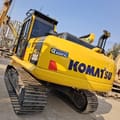 Escavatore cingolato Komatsu PC200-8 del 2023, vista posteriore tre quarti