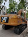 Escavatore cingolato Caterpillar 320D2L del 2024, vista posteriore