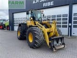 2007 Komatsu WA320-5 wheel loader, front three-quarter view